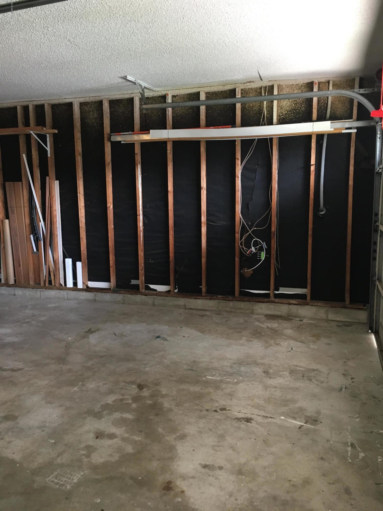 8435 Gemini Road Jacksonville, FL 32216 - Photo 14 of 24 Garage 1