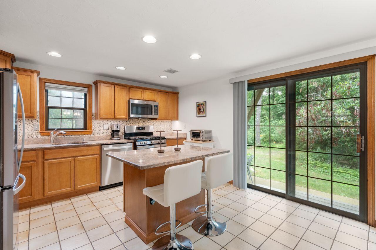 195 Falmouth Road, Unit 10A Mashpee, MA 02649 - Photo 6 of 33 Kitchen