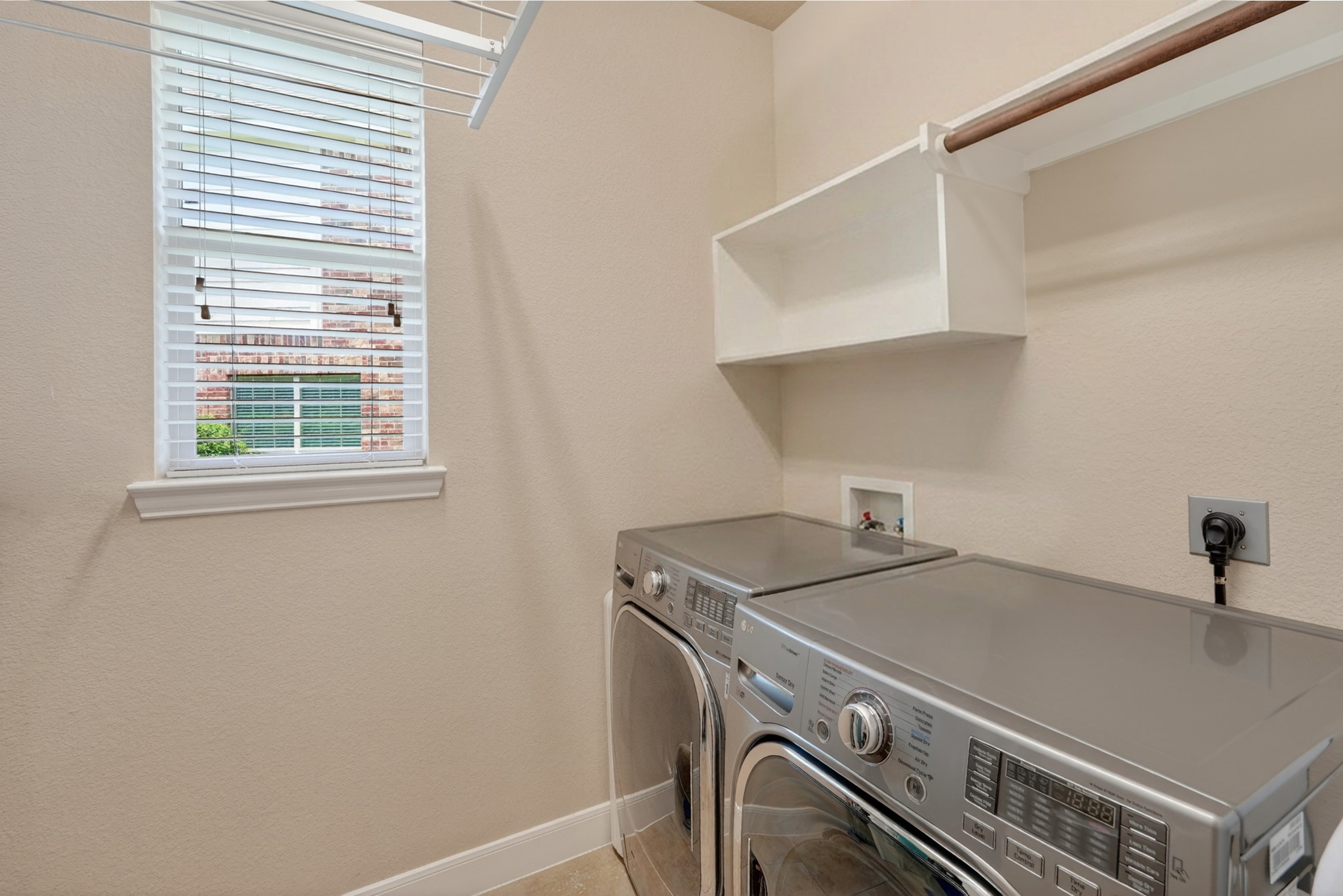 55 South Victoriana Circle Spring, TX 77389 - Photo 33 of 40 a utility room with dryer and washer