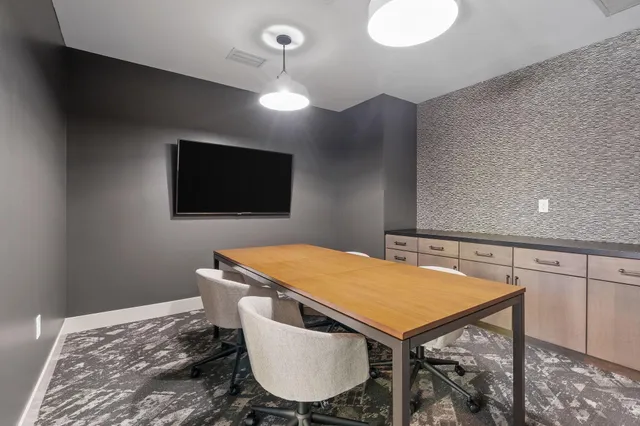 $4,042 | 470 Lexington Parkway South, Unit 518, St. Paul, MN 55105