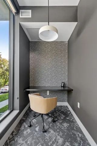 $4,042 | 470 Lexington Parkway South, Unit 518, St. Paul, MN 55105