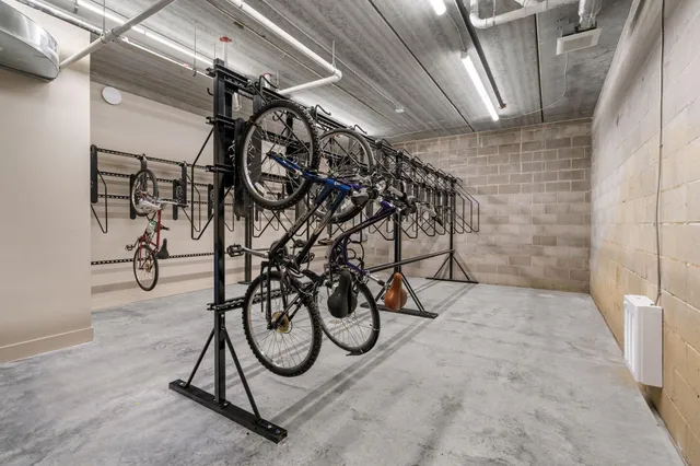 $4,042 | 470 Lexington Parkway South, Unit 518, St. Paul, MN 55105