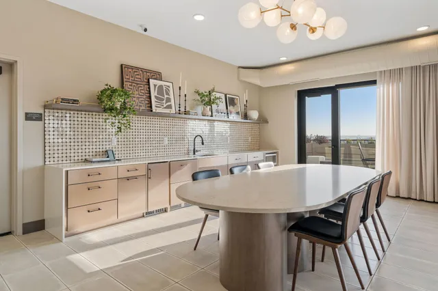 $4,042 | 470 Lexington Parkway South, Unit 518, St. Paul, MN 55105