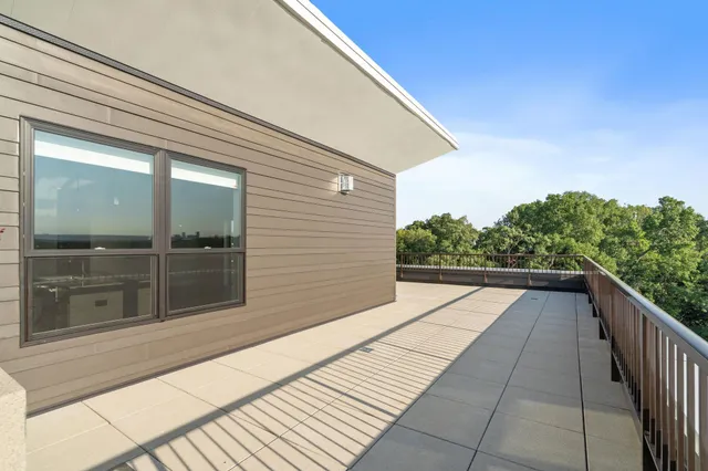 $4,042 | 470 Lexington Parkway South, Unit 518, St. Paul, MN 55105