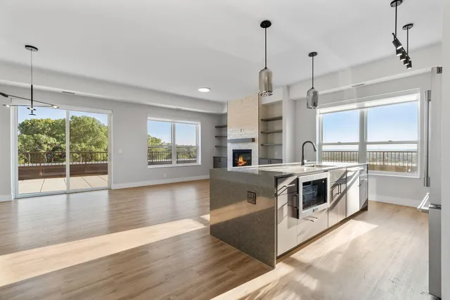 $4,042 | 470 Lexington Parkway South, Unit 518, St. Paul, MN 55105