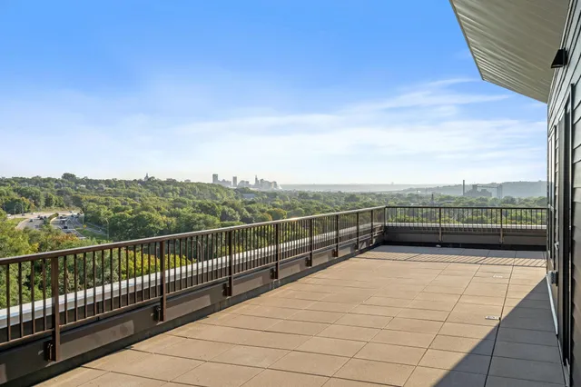 $4,042 | 470 Lexington Parkway South, Unit 518, St. Paul, MN 55105