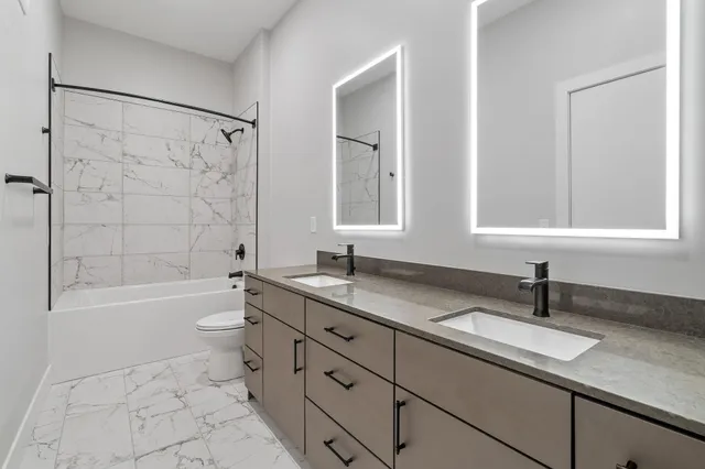 $4,042 | 470 Lexington Parkway South, Unit 518, St. Paul, MN 55105