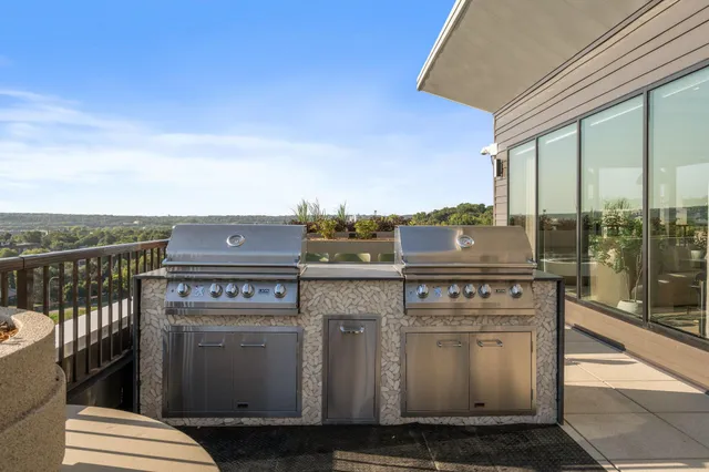 $4,042 | 470 Lexington Parkway South, Unit 518, St. Paul, MN 55105