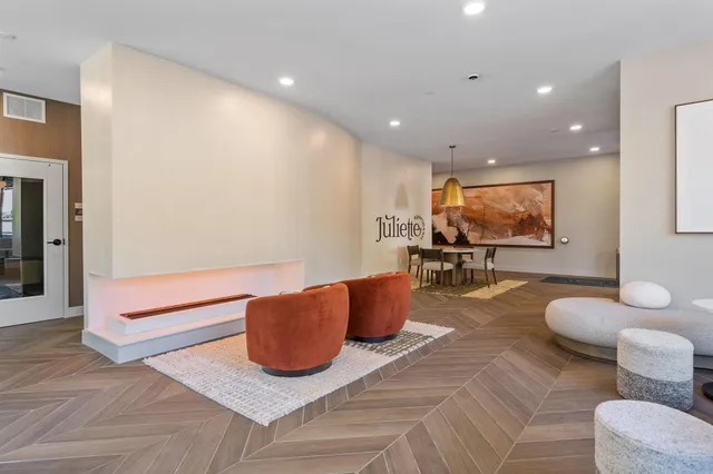 $4,042 | 470 Lexington Parkway South, Unit 518, St. Paul, MN 55105