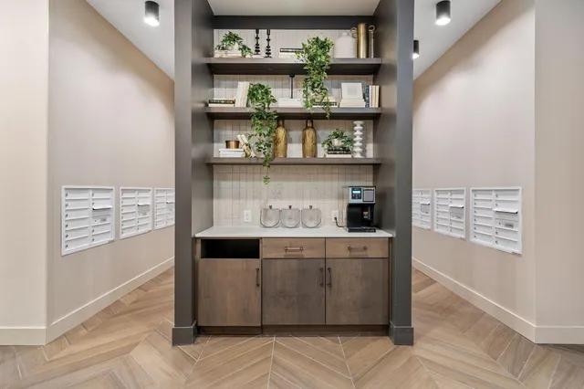 $4,042 | 470 Lexington Parkway South, Unit 518, St. Paul, MN 55105