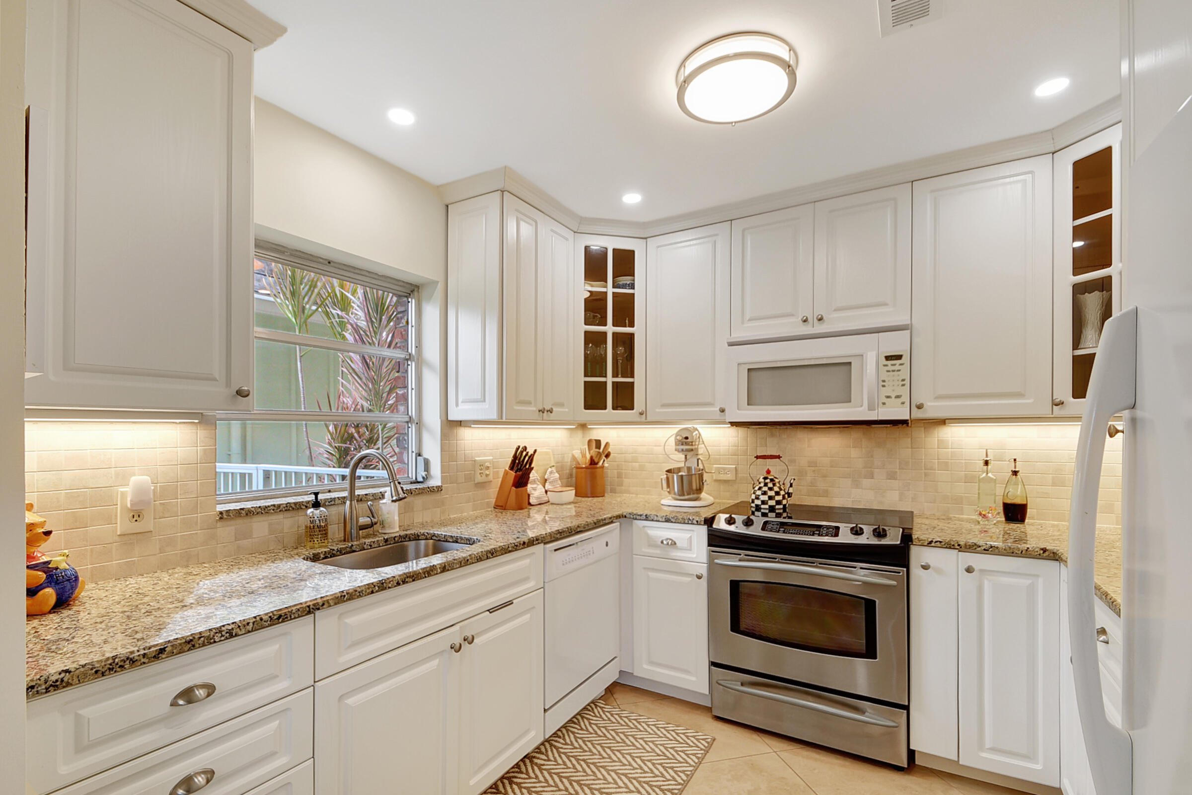 324 Orange Tree Drive, Unit 2 Atlantis, FL 33462 - Photo 11 of 67 Updated Kitchen