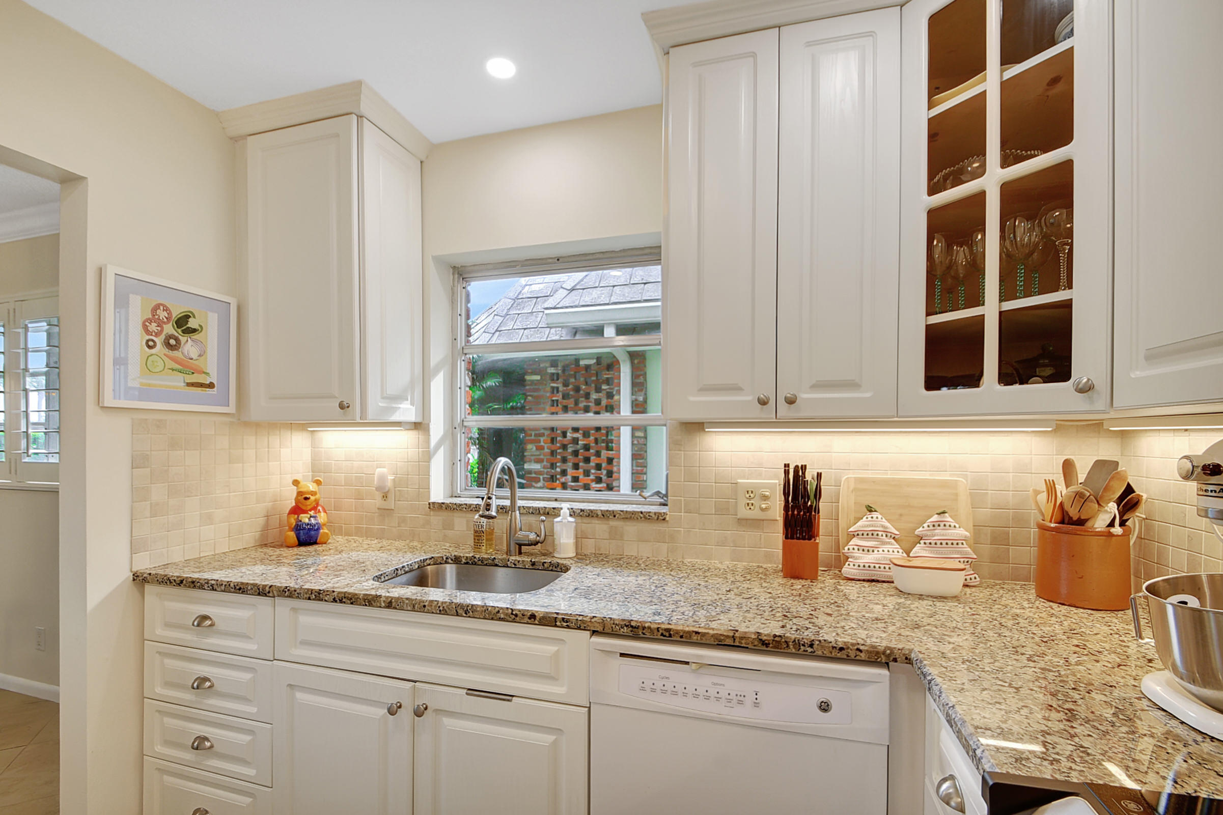 324 Orange Tree Drive, Unit 2 Atlantis, FL 33462 - Photo 12 of 67 Updated Kitchen