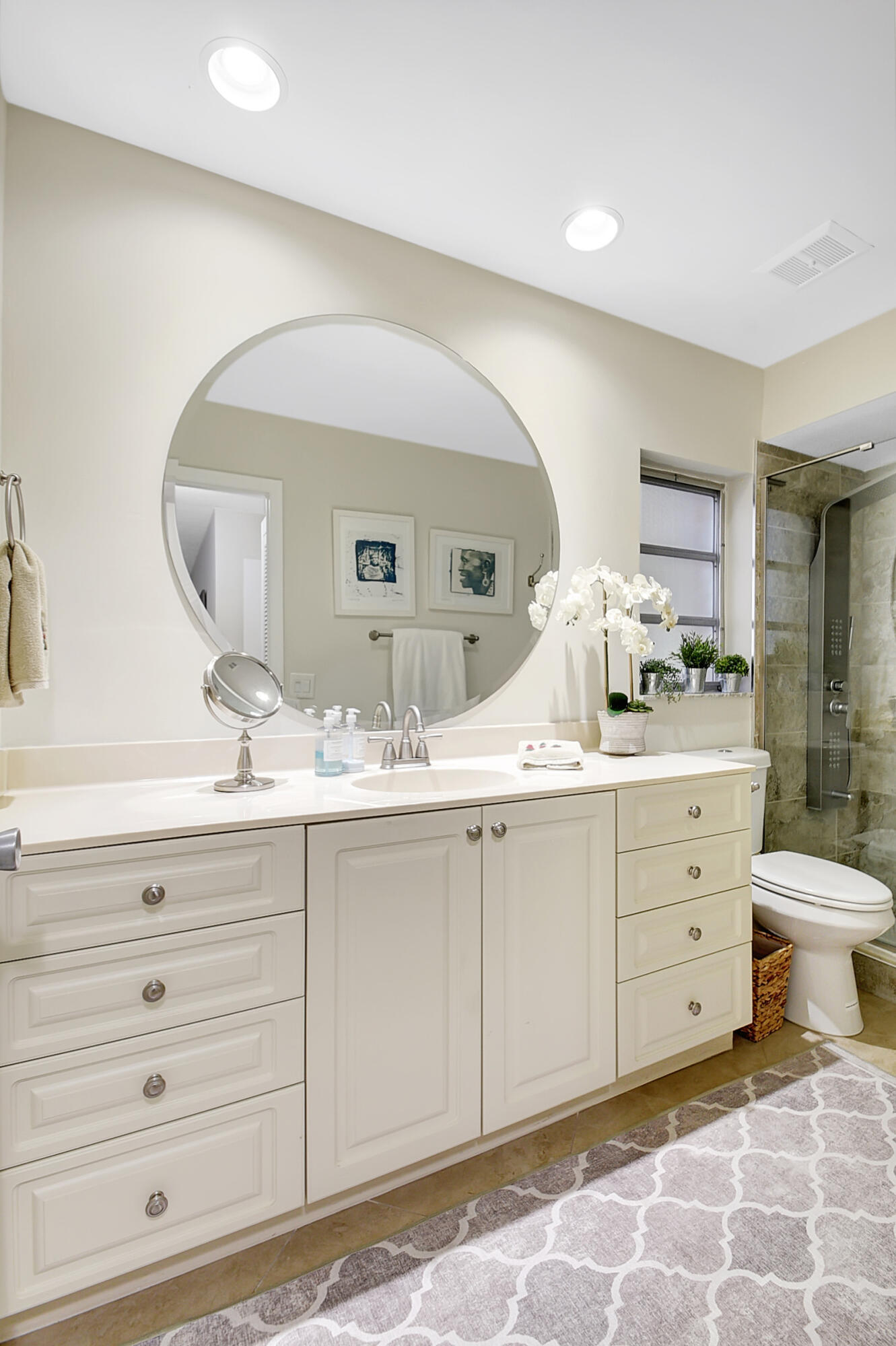 324 Orange Tree Drive, Unit 2 Atlantis, FL 33462 - Photo 18 of 67 Primary Bath