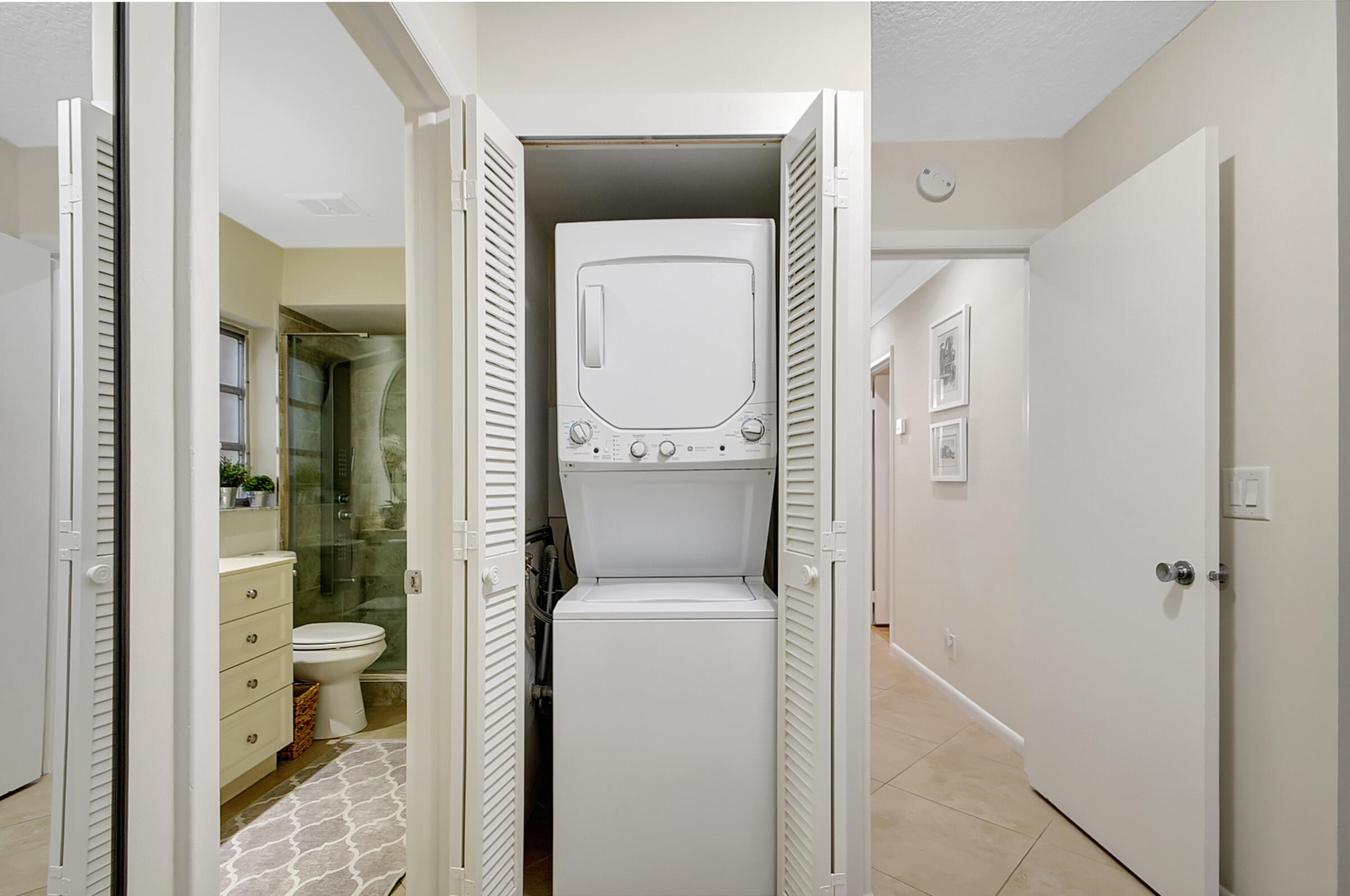 324 Orange Tree Drive, Unit 2 Atlantis, FL 33462 - Photo 20 of 67 Washer Dryer