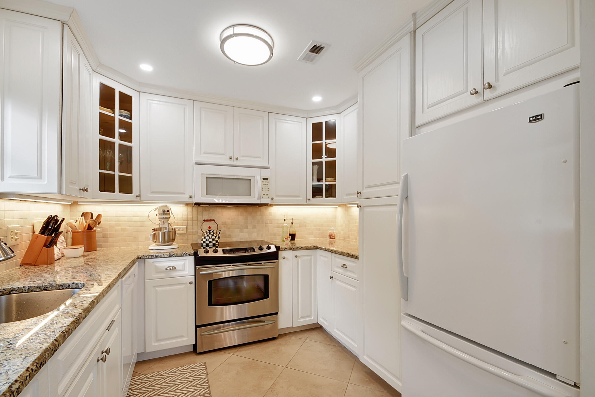 324 Orange Tree Drive, Unit 2 Atlantis, FL 33462 - Photo 10 of 67 Updated Kitchen