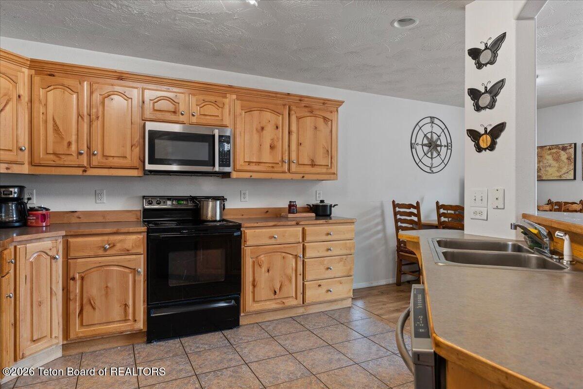30 Cedron Road, Unit 7 Victor, ID 83455 - Photo 11 of 33 Kitchen