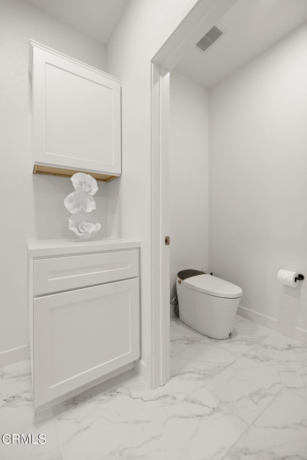 2850 Wagon Wheel Road, Unit 302 Oxnard, CA 93036 - Photo 30 of 50 a bathroom with a toilet a sink and mirror