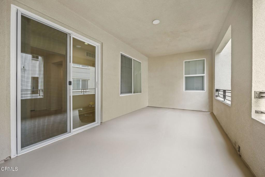 2850 Wagon Wheel Road, Unit 302 Oxnard, CA 93036 - Photo 36 of 50 an empty room with windows