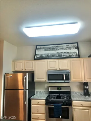 $1,995 | 5250 South Rainbow Boulevard, Unit 2105, Las Vegas, NV 89118