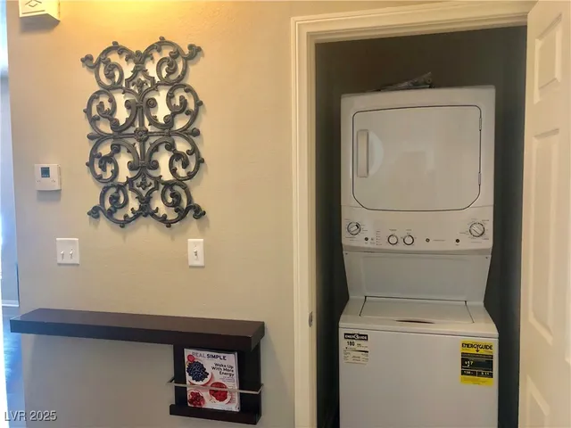 $1,995 | 5250 South Rainbow Boulevard, Unit 2105, Las Vegas, NV 89118