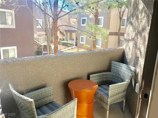 $1,995 | 5250 South Rainbow Boulevard, Unit 2105, Las Vegas, NV 89118