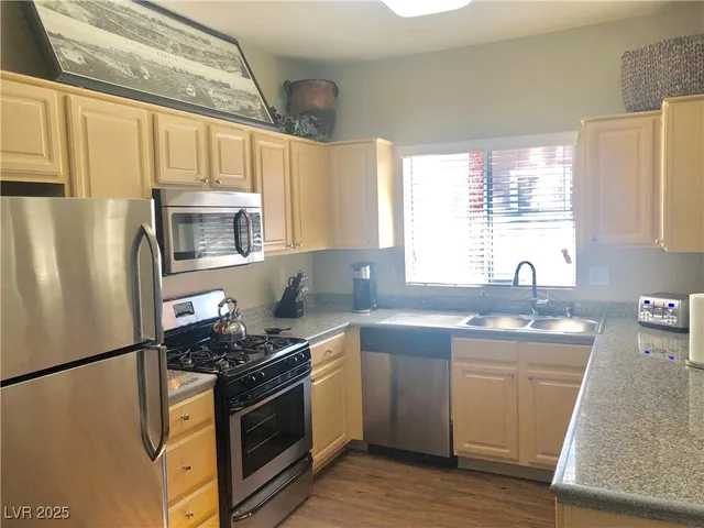 $1,995 | 5250 South Rainbow Boulevard, Unit 2105, Las Vegas, NV 89118