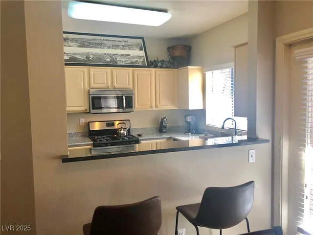 $1,995 | 5250 South Rainbow Boulevard, Unit 2105, Las Vegas, NV 89118
