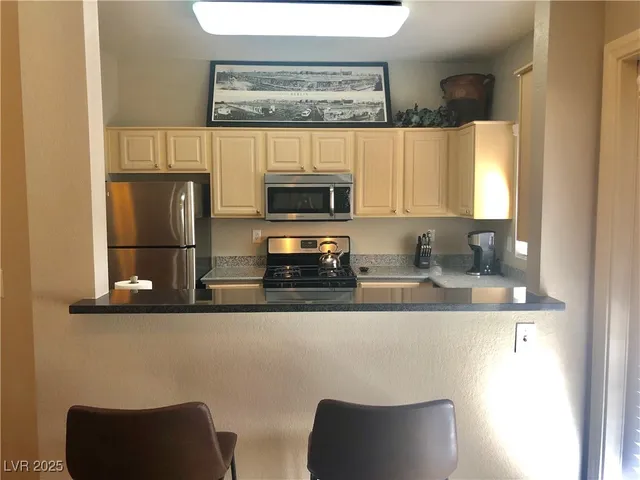 $1,995 | 5250 South Rainbow Boulevard, Unit 2105, Las Vegas, NV 89118
