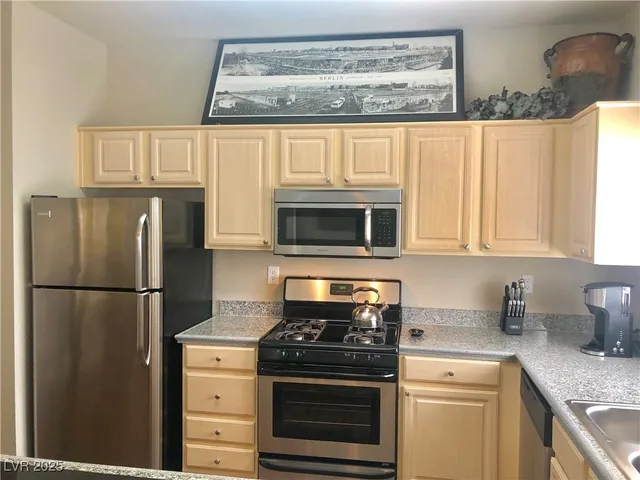 $1,995 | 5250 South Rainbow Boulevard, Unit 2105, Las Vegas, NV 89118