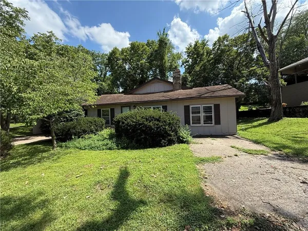$164,900 | 38 Clipper Drive, Blue Springs, MO 64015