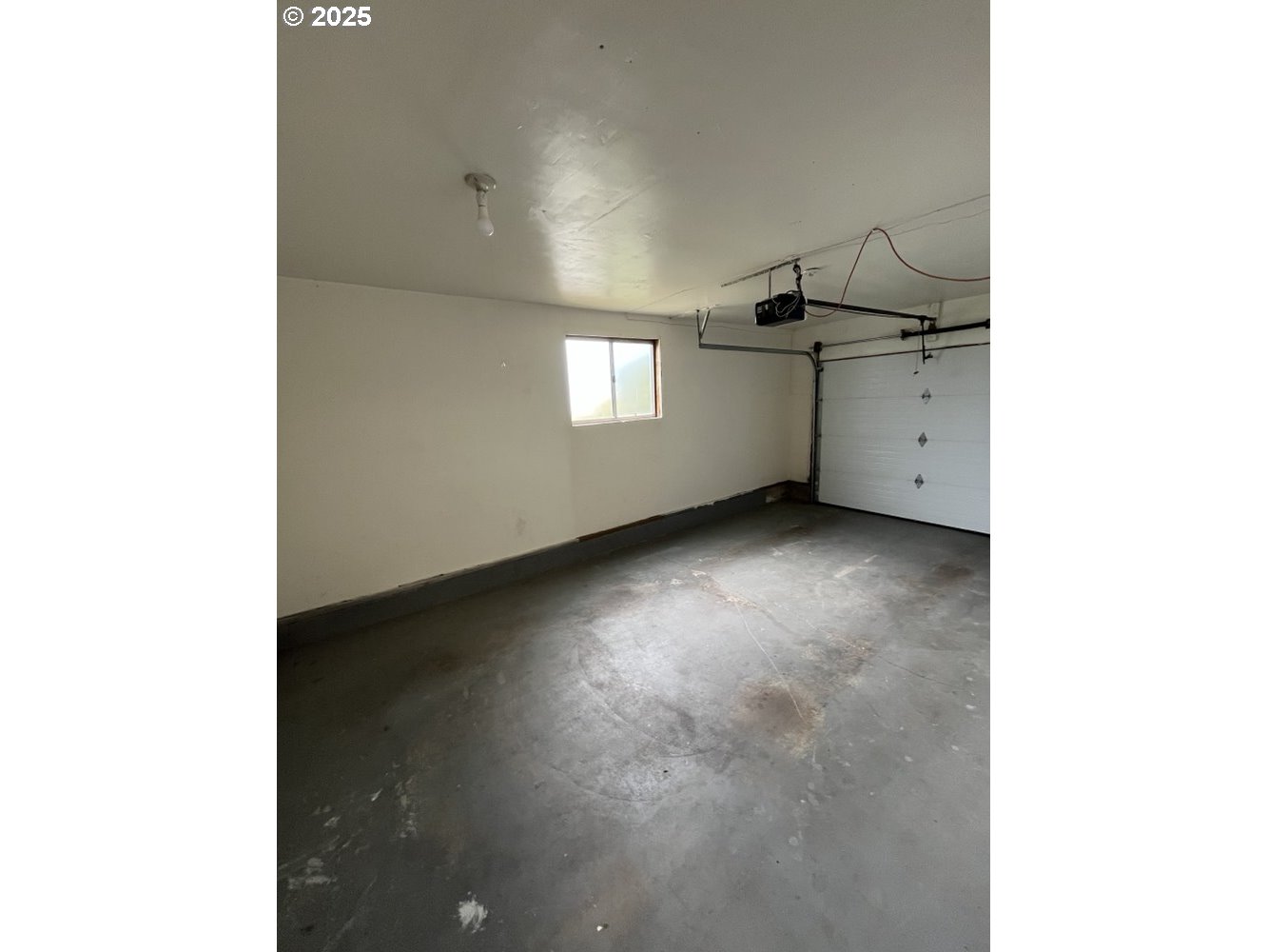 2801 Raleigh Court Southeast Albany, OR 97322 - Photo 11 of 30 a view of a livingroom with wooden floor and a hallway