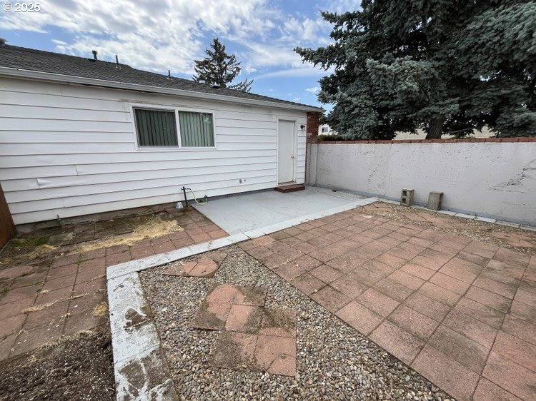 2801 Raleigh Court Southeast Albany, OR 97322 - Photo 13 of 30 a view of a backyard