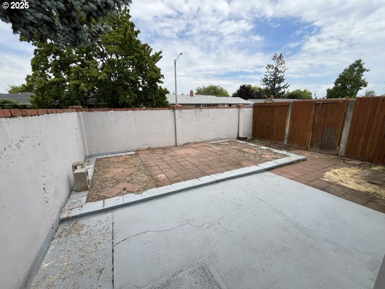 2801 Raleigh Court Southeast Albany, OR 97322 - Photo 14 of 30 a view of a backyard