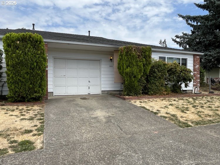 2801 Raleigh Court Southeast Albany, OR 97322 - Photo 16 of 30 a house with a tree in front of it