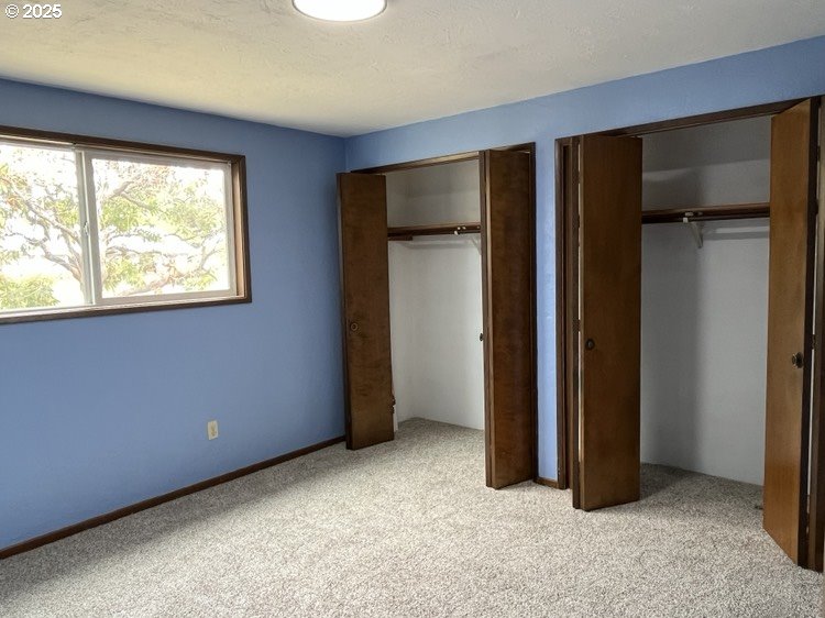 2801 Raleigh Court Southeast Albany, OR 97322 - Photo 21 of 30 an empty room with closet and a window