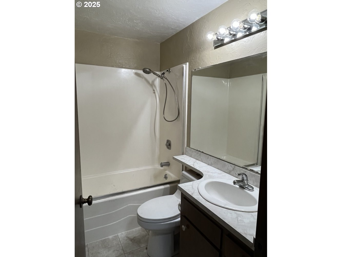 2801 Raleigh Court Southeast Albany, OR 97322 - Photo 23 of 30 a bathroom with a sink toilet and shower