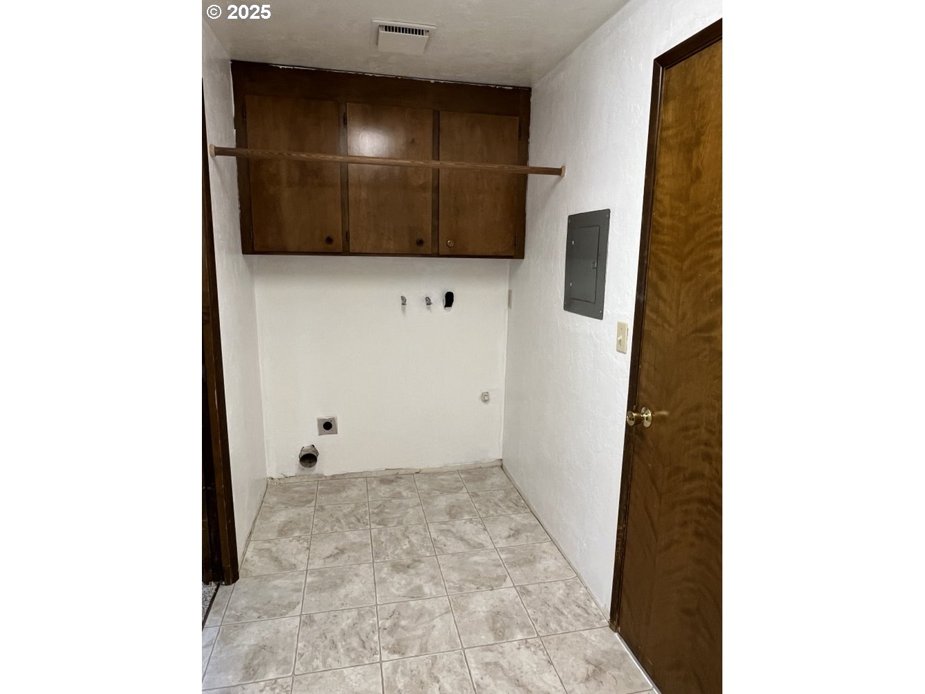 2801 Raleigh Court Southeast Albany, OR 97322 - Photo 26 of 30 a view of a hallway