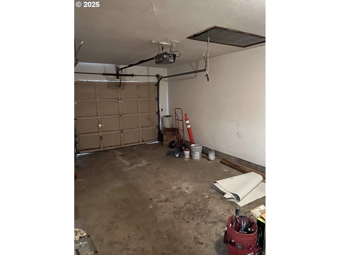 2801 Raleigh Court Southeast Albany, OR 97322 - Photo 27 of 30 a view of a room with rack on the wall