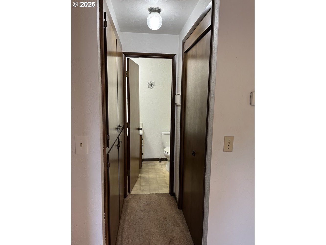 2801 Raleigh Court Southeast Albany, OR 97322 - Photo 7 of 30 a view of a bathroom from a hallway
