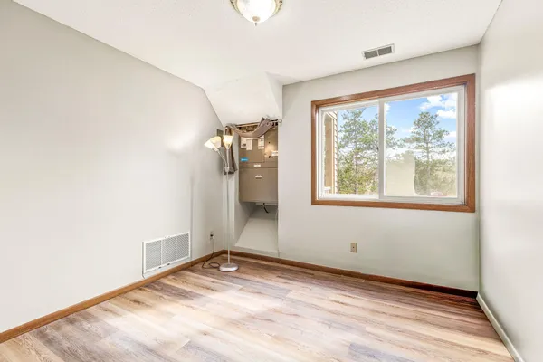 $149,900 | 1215 Ferndale Street North, Unit A12, Maplewood, MN 55119