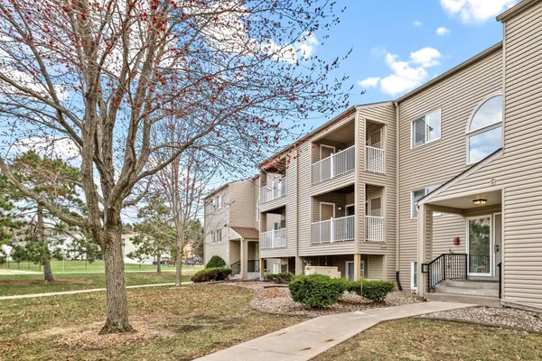 $149,900 | 1215 Ferndale Street North, Unit A12, Maplewood, MN 55119