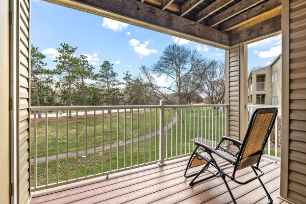 $149,900 | 1215 Ferndale Street North, Unit A12, Maplewood, MN 55119