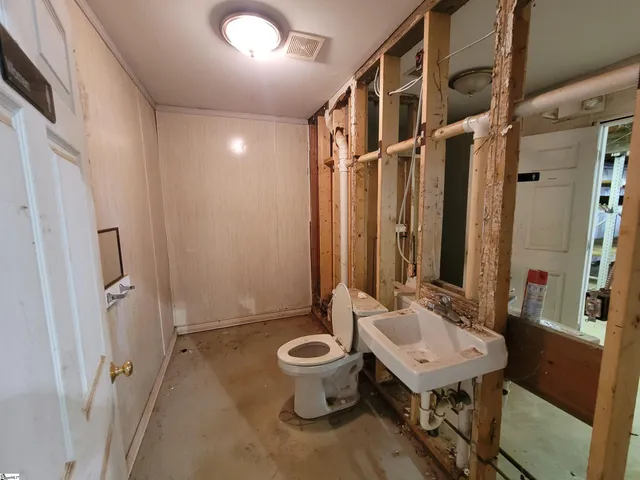 $700,000 | 533 Crest Drive, Easley, SC 29640