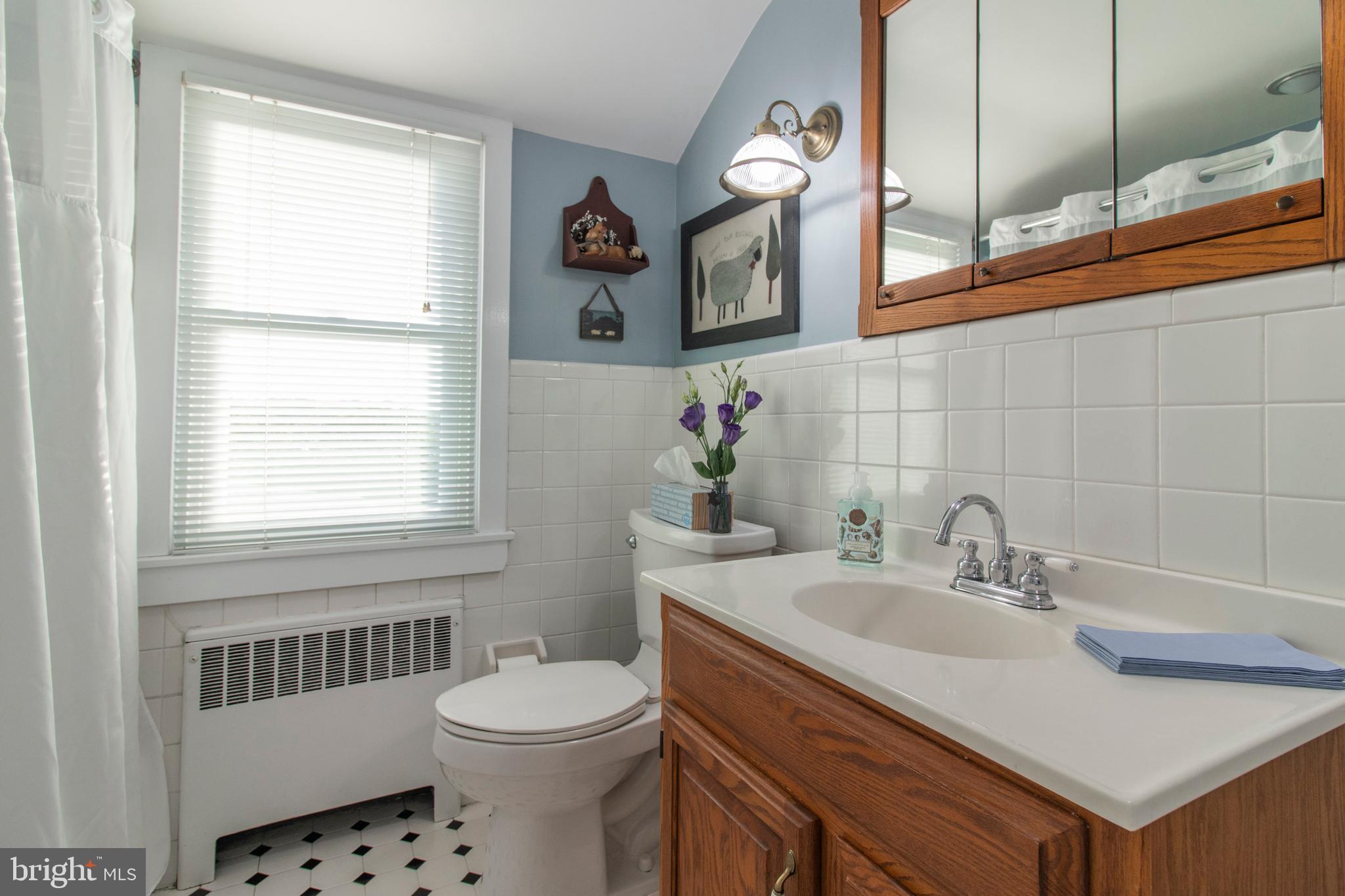 232 Harrison Road Brookhaven, PA 19015 - Photo 20 of 37 2nd Floor Full Bathroom