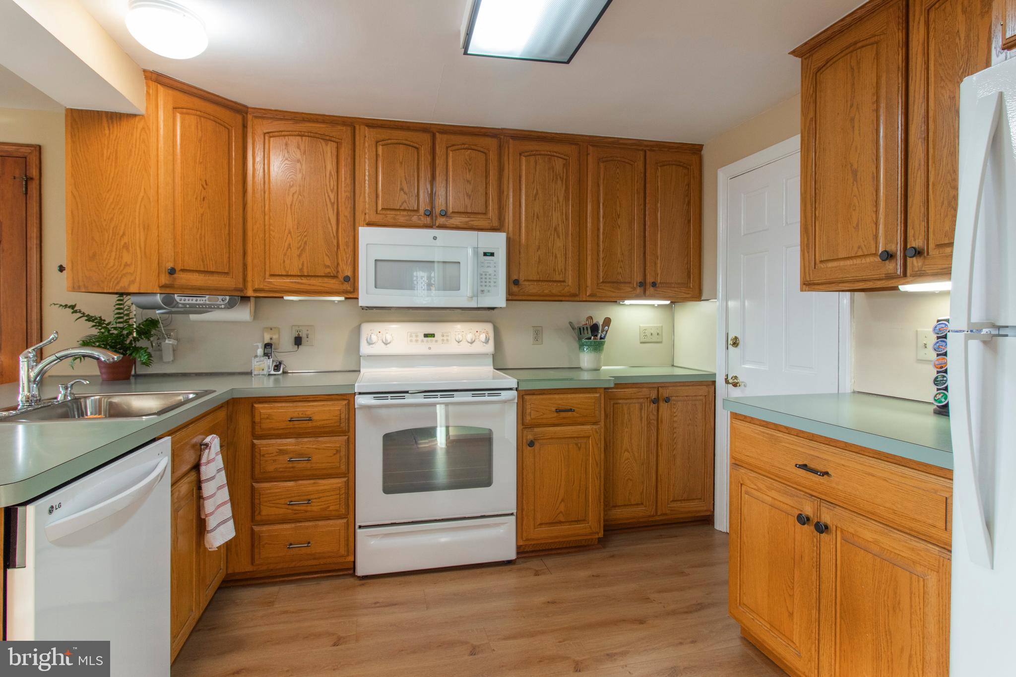 232 Harrison Road Brookhaven, PA 19015 - Photo 10 of 37 Eat-in Kitchen
