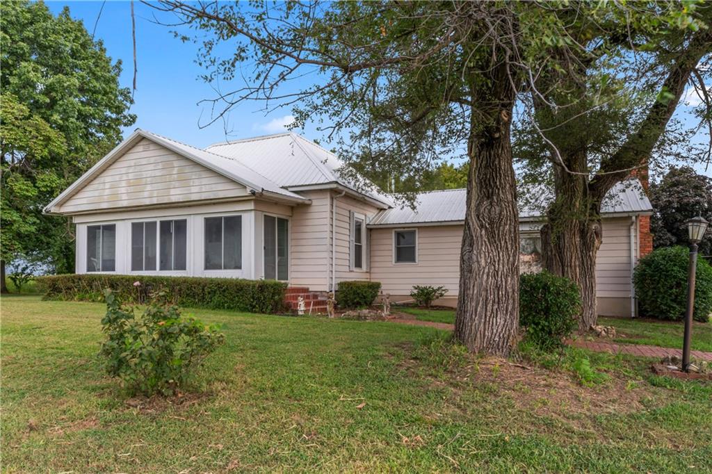 81 Southeast 500 Road Clinton, MO 64735 - Photo 3 of 29
