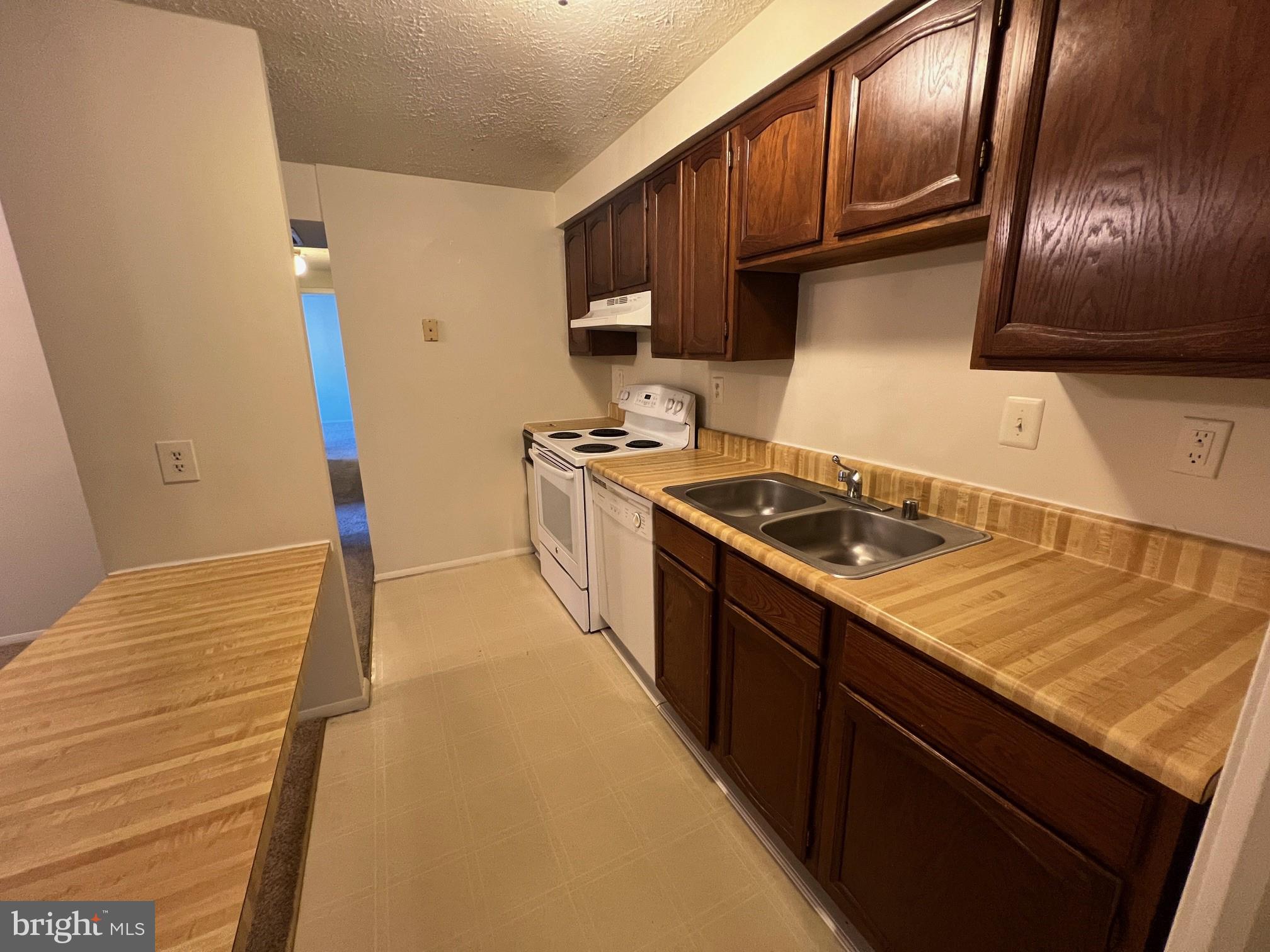 1001 E Heather Ridge Drive, Unit E Frederick, MD 21702 - Photo 5 of 9