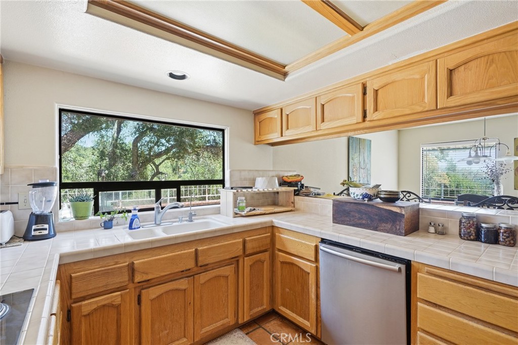 9875 Suey Creek Road Santa Maria, CA 93454 - Photo 11 of 72