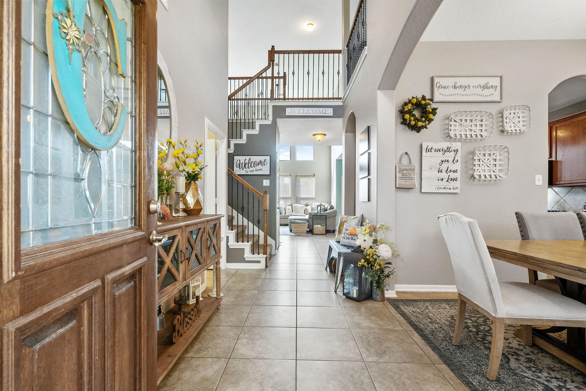 62 West Lasting Spring Circle The Woodlands, TX 77389 - Photo 7 of 46 a view of an entryway with furniture