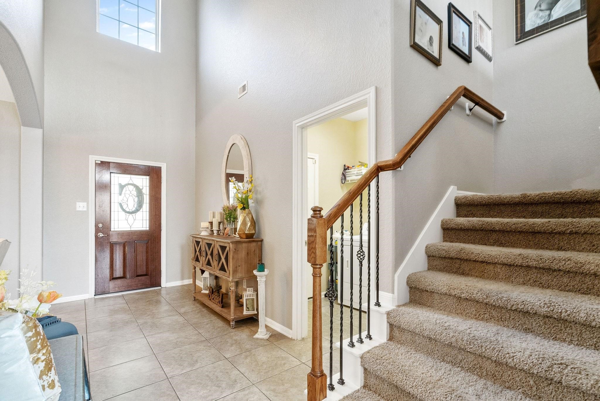 62 West Lasting Spring Circle The Woodlands, TX 77389 - Photo 9 of 46 a view of entryway and hall